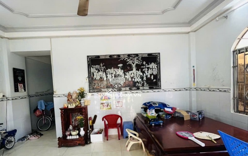 Ngộp Bank!!Giảm sốc 800tr !!! Chỉ còn 5tỷ7, Nhà2  tầng 100m2, SHR,  1/ Nguyễn Văn Quá, sát bên chợ cầu, Hẻm Ba gác